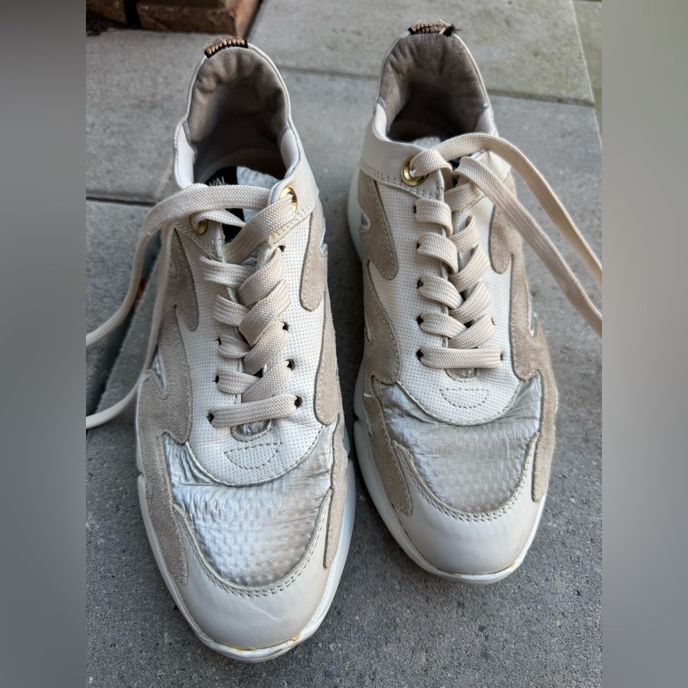 Elegant Via Vai Women's White and Tan Sneakers